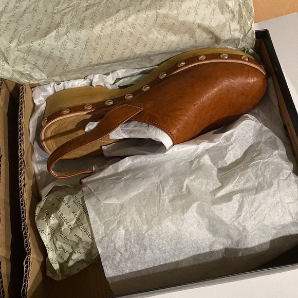 bnib Kelsey dagger clogs size 8 - Picture 3 of 5